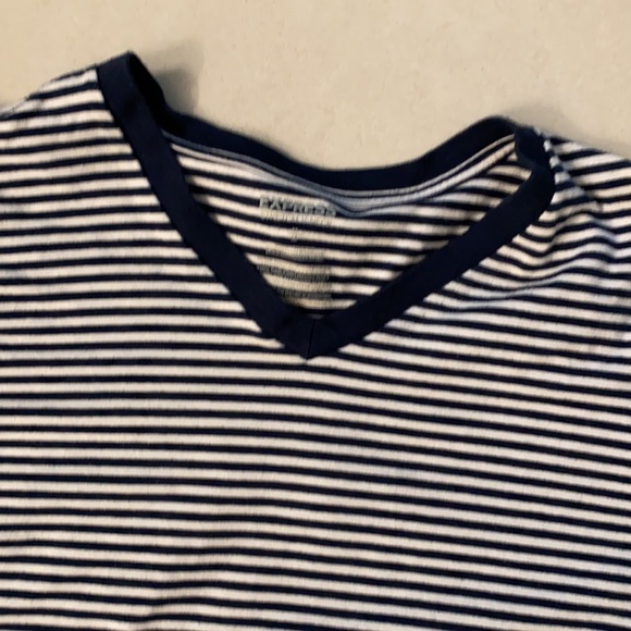 Men’s Express V neck in Medium - Picture 2 of 10